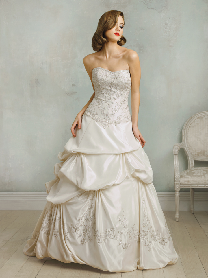 Orifashion HandmadeRomantic Embroidered and Beaded Wedding Dress